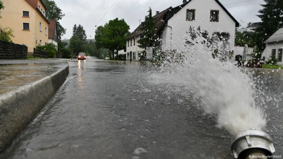 Überflutete Straße in Saarbrücken, Saarland